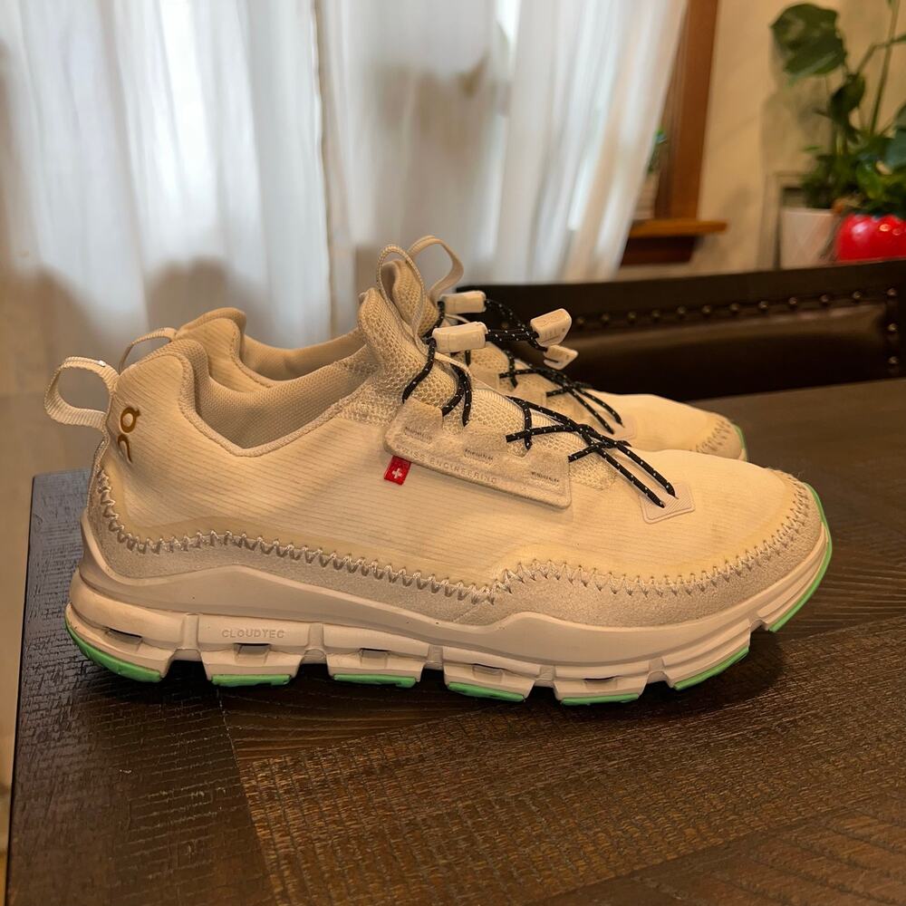 On cloud cloudaway white and teal bottom sole running shoes women 8.5